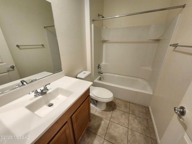 6886 E Via Rancho Rosario, Tucson, AZ 85756