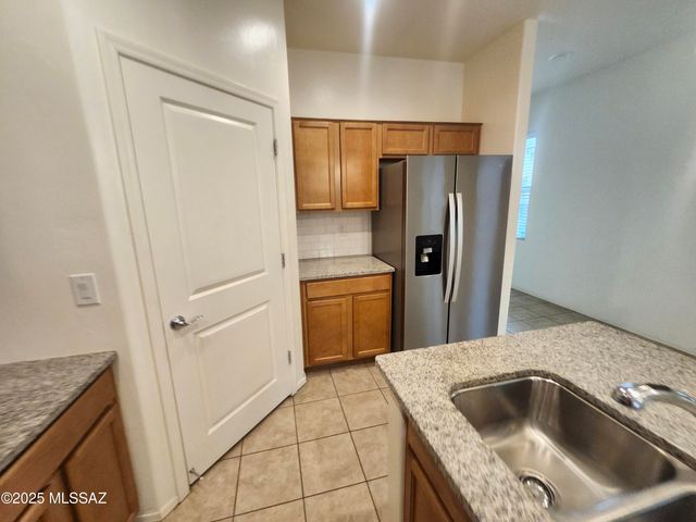 6886 E Via Rancho Rosario, Tucson, AZ 85756