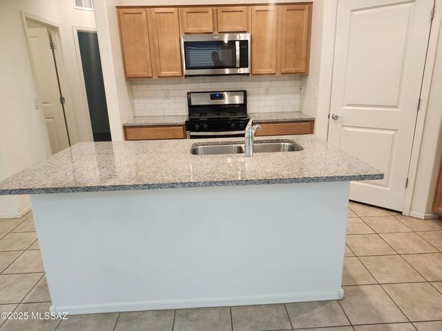 6886 E Via Rancho Rosario, Tucson, AZ 85756