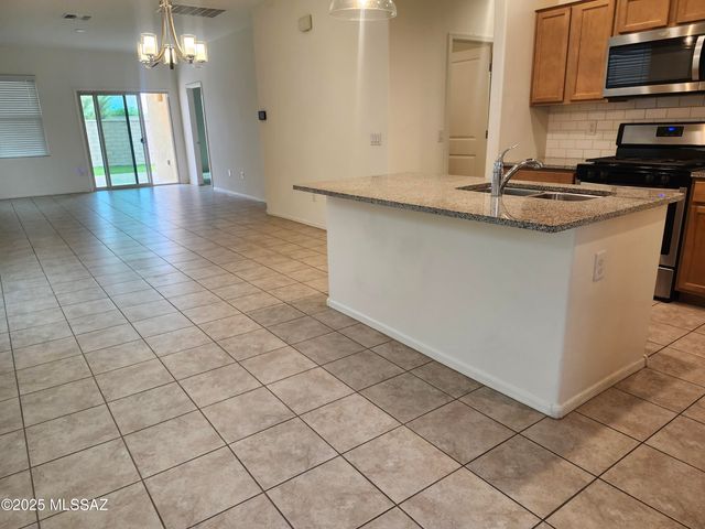 6886 E Via Rancho Rosario, Tucson, AZ 85756