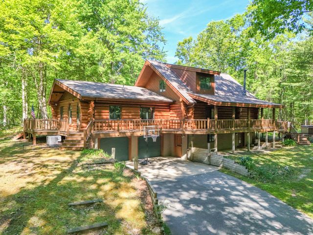 837 E Whitetail Drive, Midland, MI 48640