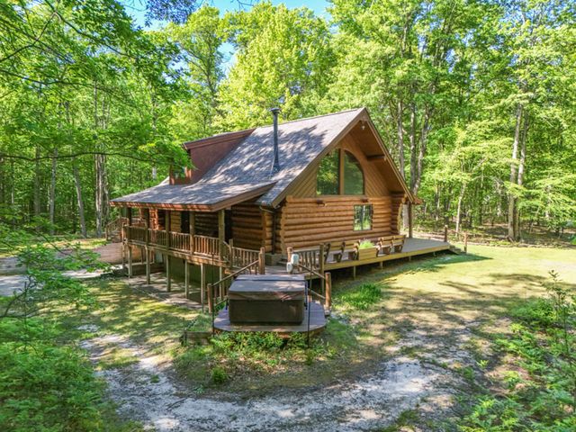 837 E Whitetail Drive, Midland, MI 48640