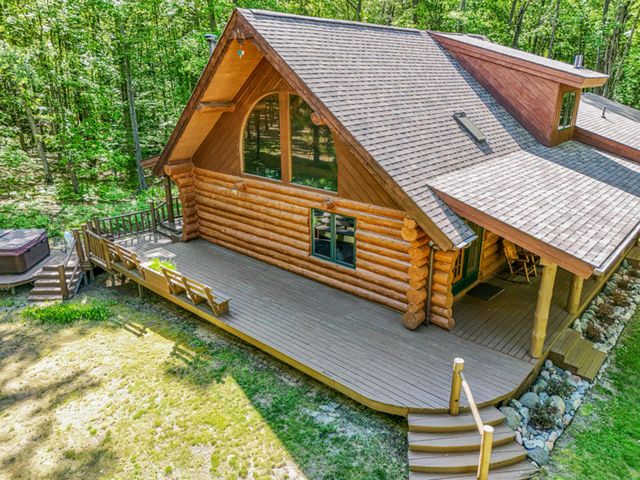837 E Whitetail Drive, Midland, MI 48640