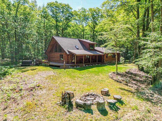 837 E Whitetail Drive, Midland, MI 48640