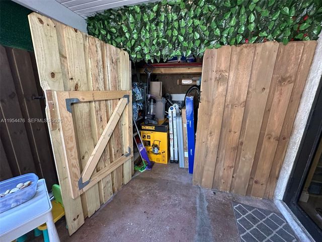 11537 SW 6th St, Sweetwater, FL 33174