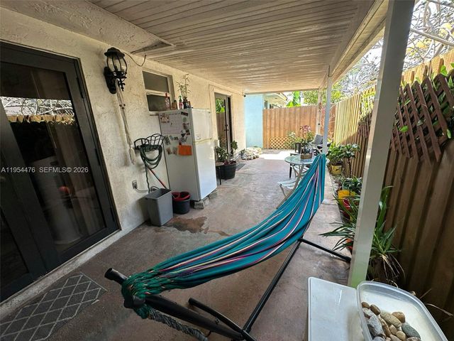 11537 SW 6th St, Sweetwater, FL 33174