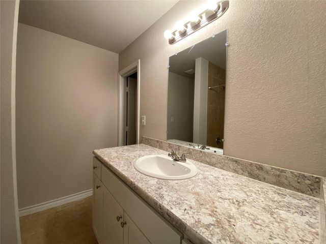 1304 E Magnolia Avenue, Fort Worth, TX 76104