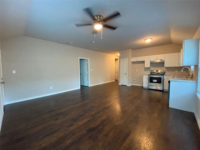 1304 E Magnolia Avenue, Fort Worth, TX 76104