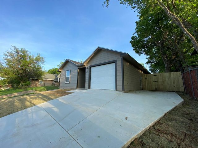 1304 E Magnolia Avenue, Fort Worth, TX 76104