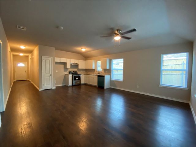 1304 E Magnolia Avenue, Fort Worth, TX 76104