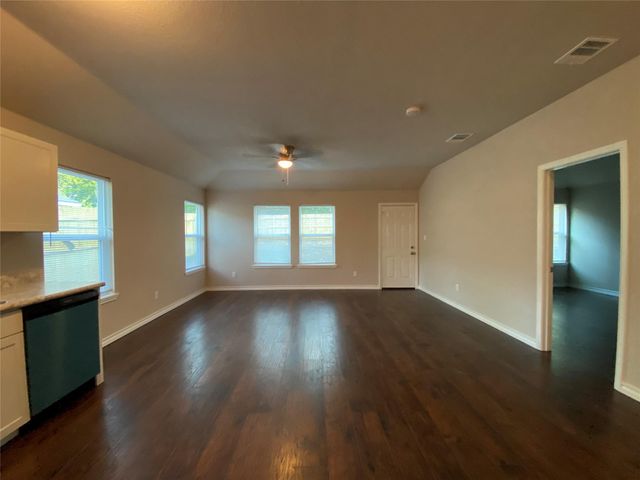 1304 E Magnolia Avenue, Fort Worth, TX 76104