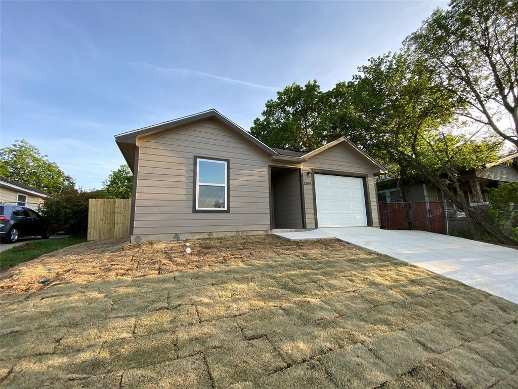 1304 E Magnolia Avenue, Fort Worth, TX 76104