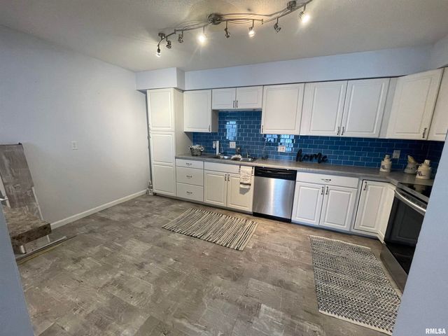 1910 Jeanette Ln Apt 3, Springfield, IL 62702