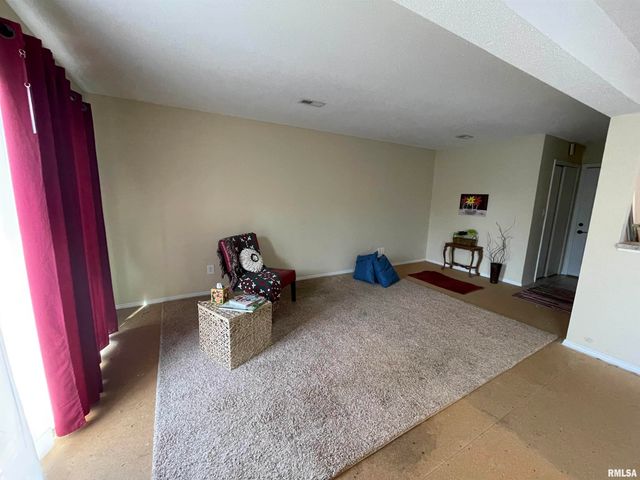 1910 Jeanette Ln Apt 3, Springfield, IL 62702