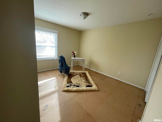 1910 Jeanette Ln Apt 3, Springfield, IL 62702
