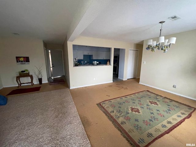 1910 Jeanette Ln Apt 3, Springfield, IL 62702