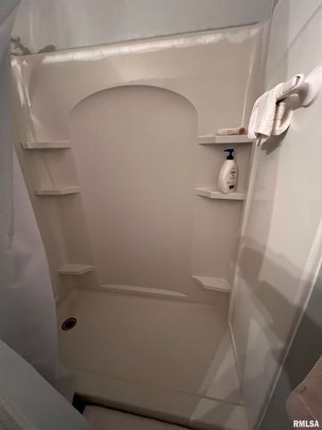 1910 Jeanette Ln Apt 3, Springfield, IL 62702