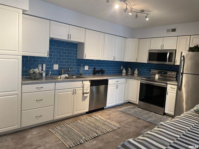 1910 Jeanette Ln Apt 3, Springfield, IL 62702