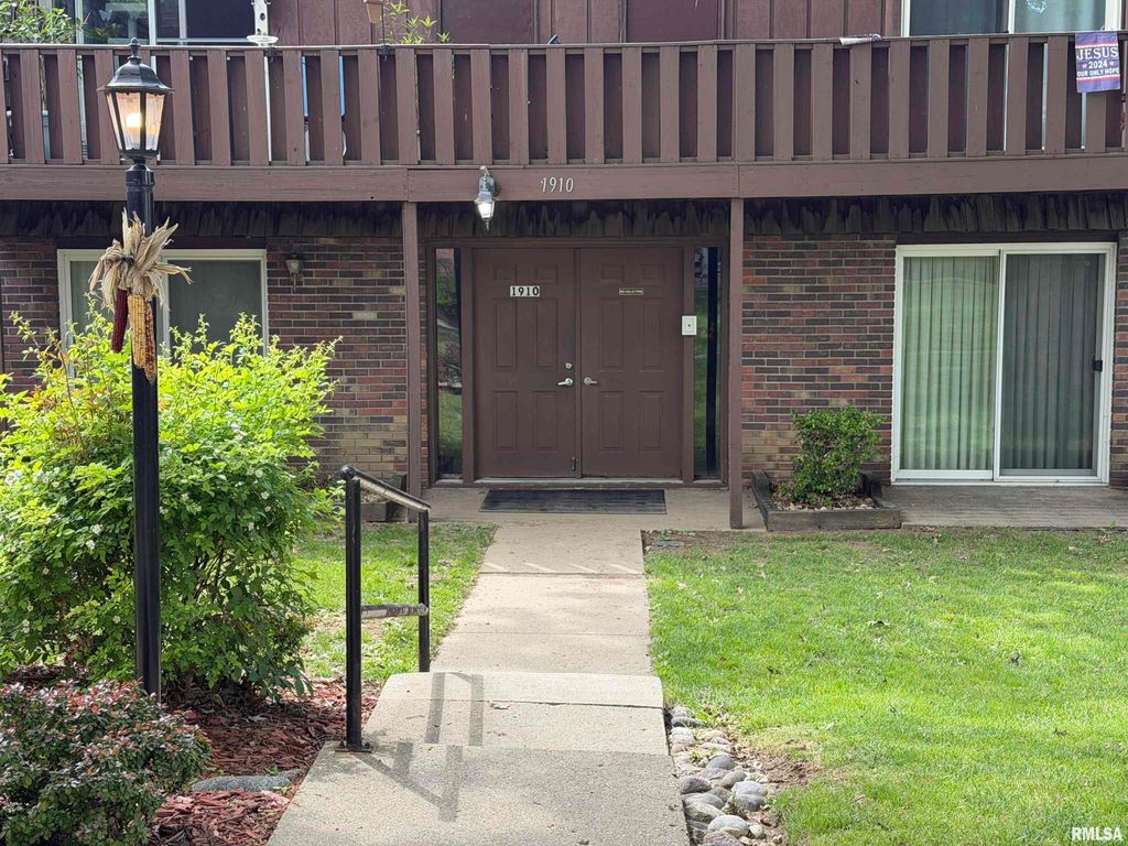 1910 Jeanette Ln Apt 3, Springfield, IL 62702