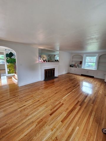 203 Burncoat St, Worcester, MA 01606