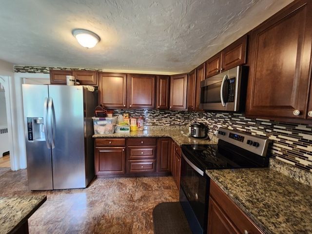 203 Burncoat St, Worcester, MA 01606