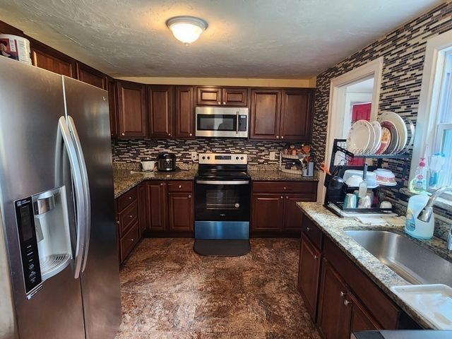 203 Burncoat St, Worcester, MA 01606