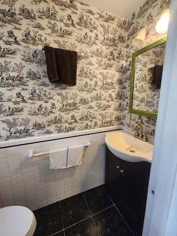 203 Burncoat St, Worcester, MA 01606