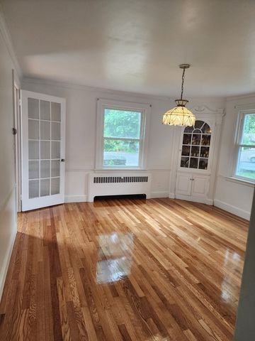 203 Burncoat St, Worcester, MA 01606