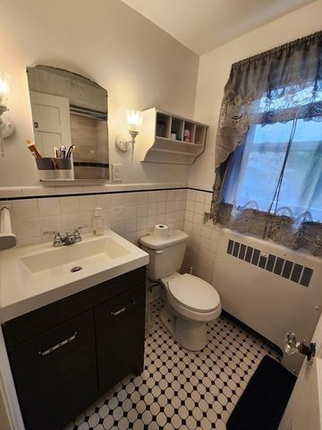 203 Burncoat St, Worcester, MA 01606