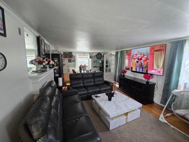 203 Burncoat St, Worcester, MA 01606