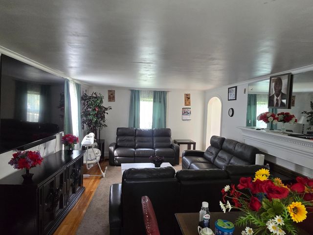 203 Burncoat St, Worcester, MA 01606