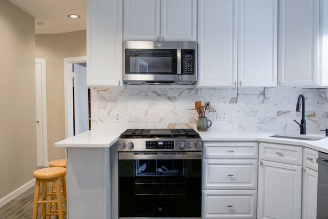 6932 W Medill Avenue 1C, Chicago, IL 60707
