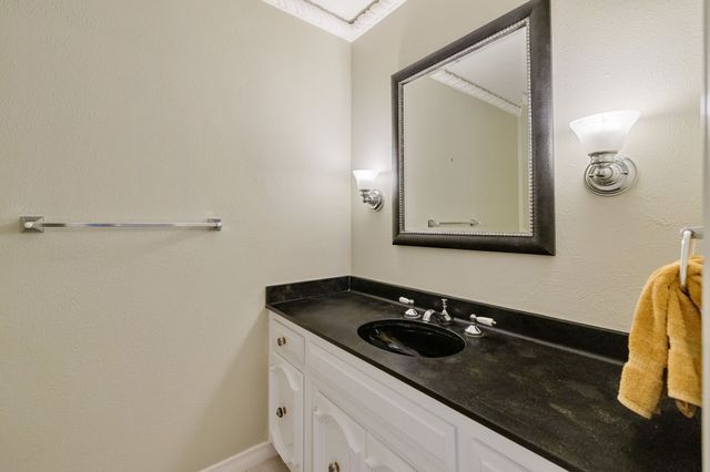 3020 Stonehenge Lane, Carrollton, TX 75006