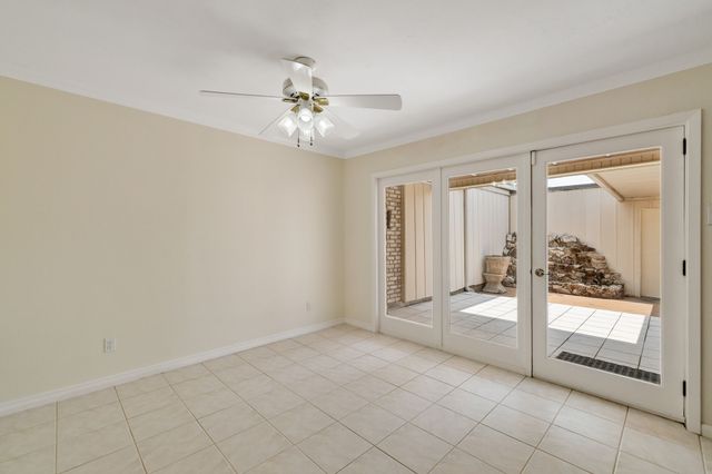 3020 Stonehenge Lane, Carrollton, TX 75006