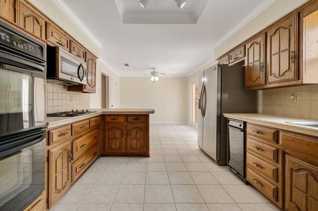 3020 Stonehenge Lane, Carrollton, TX 75006