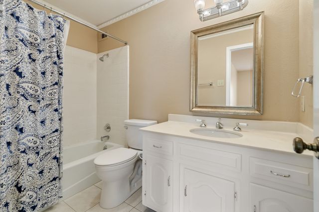 3020 Stonehenge Lane, Carrollton, TX 75006