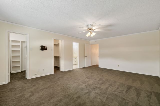 3020 Stonehenge Lane, Carrollton, TX 75006