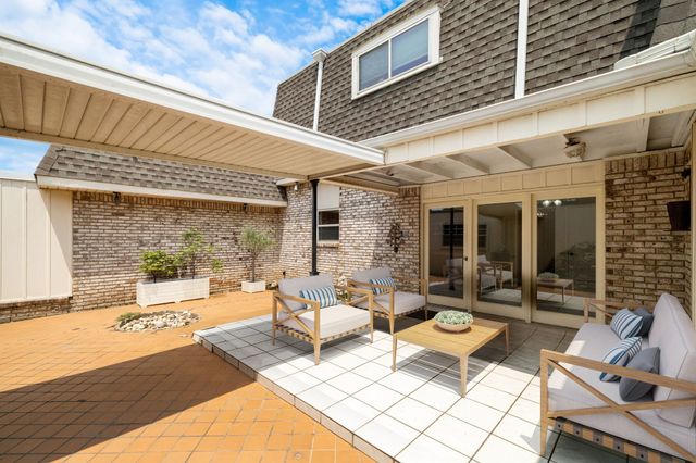 3020 Stonehenge Lane, Carrollton, TX 75006