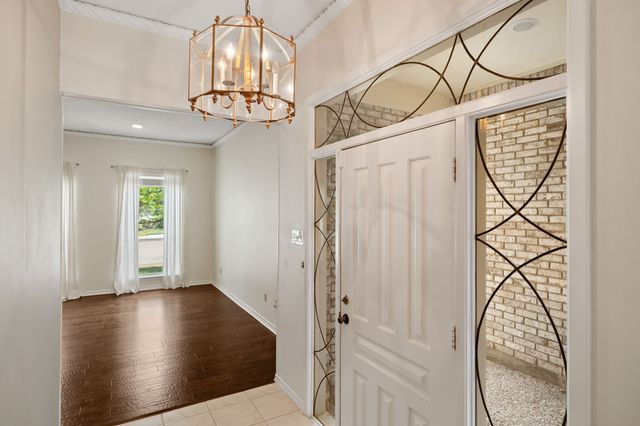 3020 Stonehenge Lane, Carrollton, TX 75006