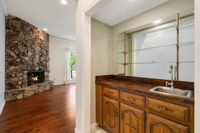3020 Stonehenge Lane, Carrollton, TX 75006
