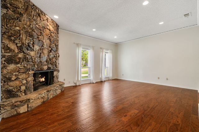 3020 Stonehenge Lane, Carrollton, TX 75006