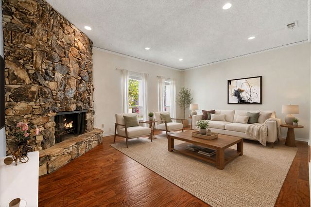 3020 Stonehenge Lane, Carrollton, TX 75006