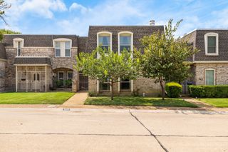 3020 Stonehenge Lane, Carrollton, TX 75006