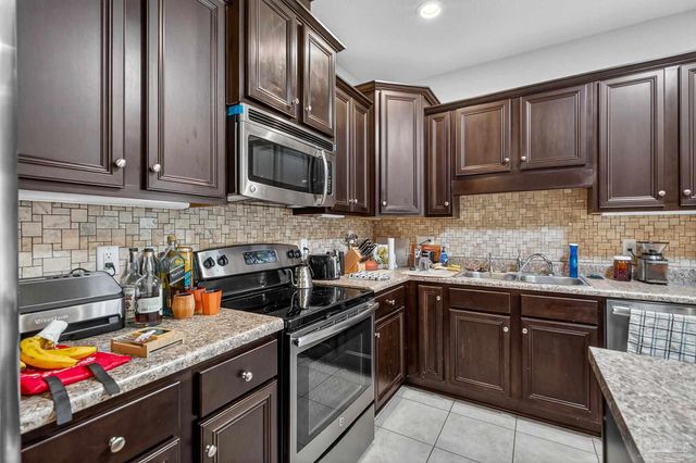 1763 Brantley Dr, Gulf Breeze, FL 32563