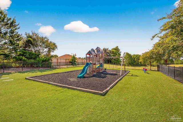 1763 Brantley Dr, Gulf Breeze, FL 32563