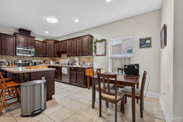 1763 Brantley Dr, Gulf Breeze, FL 32563