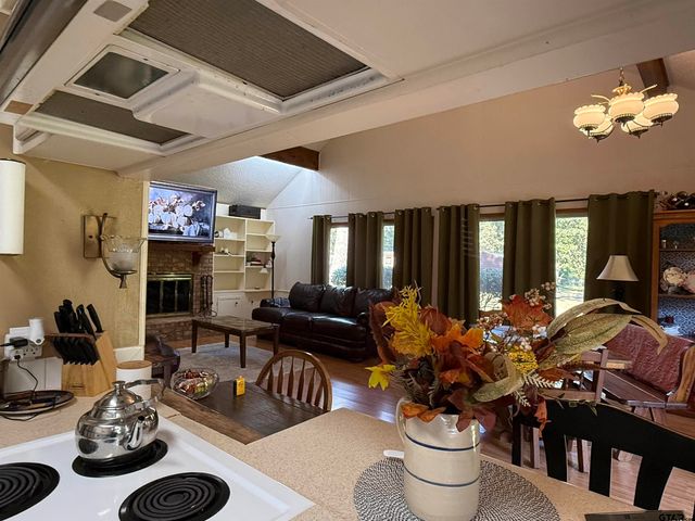 20985 Lee Lane, Chandler, TX 75758