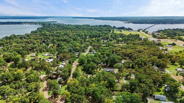 20985 Lee Lane, Chandler, TX 75758