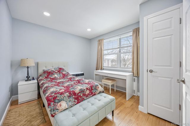 324 Post Avenue 8F, Westbury, NY 11590