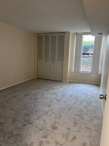 32 Shrewsbury Green D, Shrewsbury, MA 01545